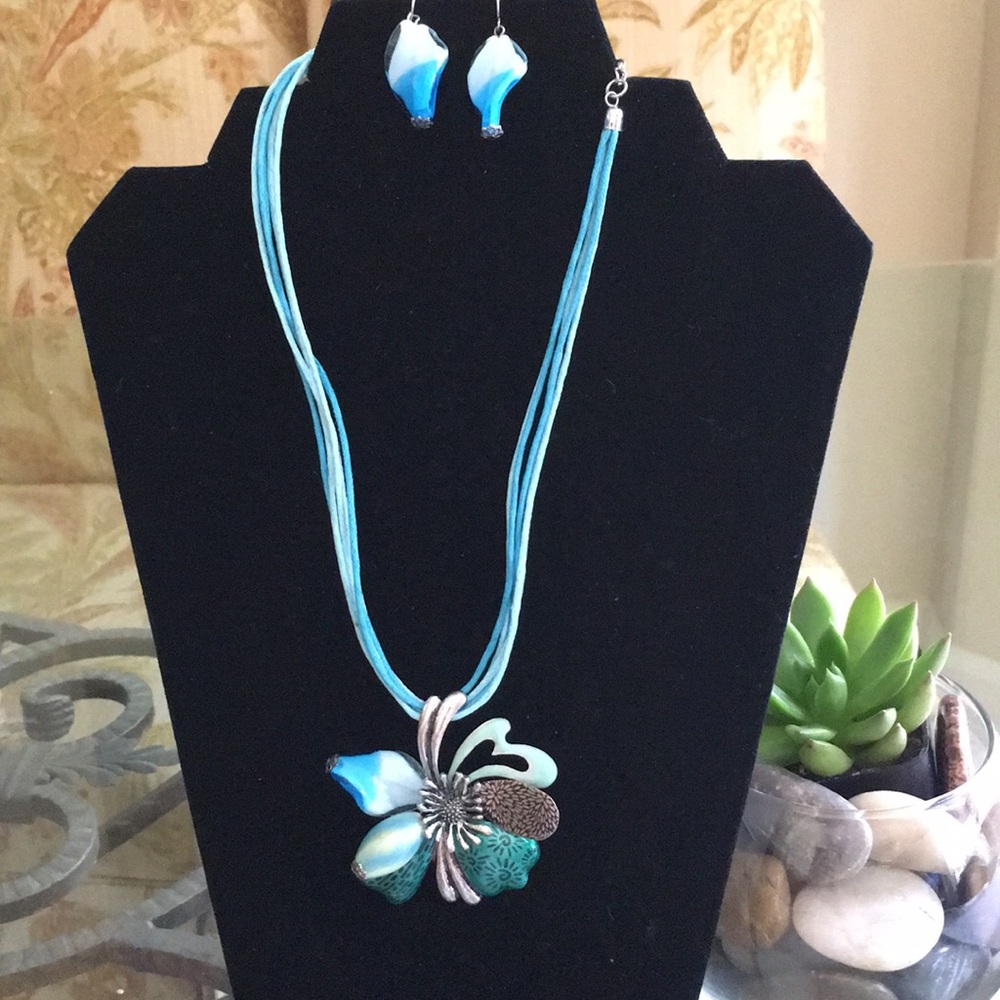 Floral Glass, Bead & Metal Necklace & Earrings